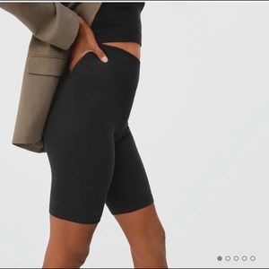 Everlane Perform Bike Shorts Size L